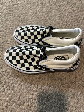 Vans Classic Slip-On Checkerboard Sneakers Black & White Size men 4.5 women’s 6